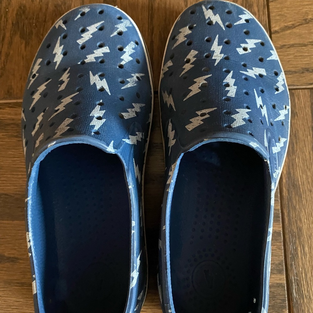 Native water shoes size 13